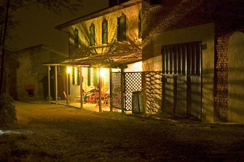 Casa Dell' Abbondanza B&B Agriturismo Vigoleno エクステリア 写真