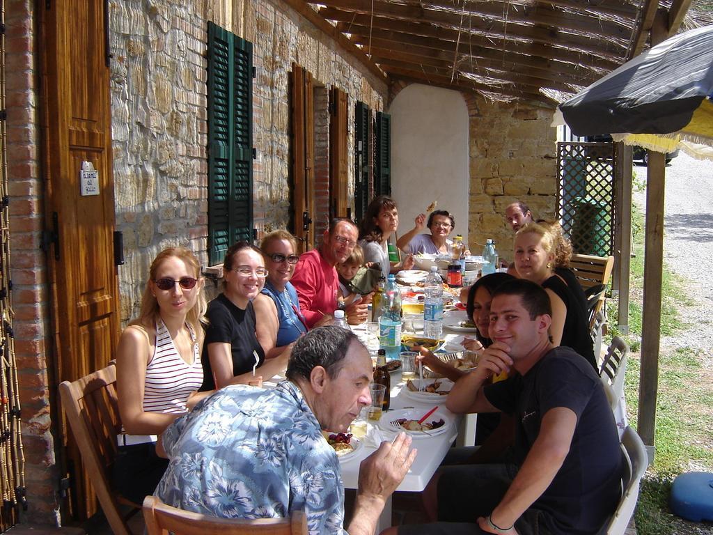 Casa Dell' Abbondanza B&B Agriturismo Vigoleno エクステリア 写真